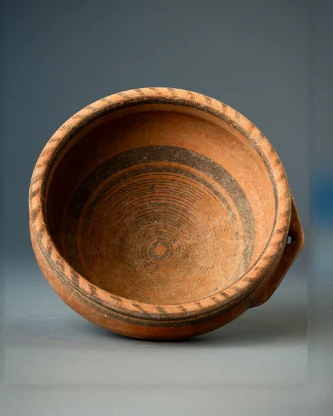 Black-on-Red One-Handled Bowl with Wavy-Line Rim