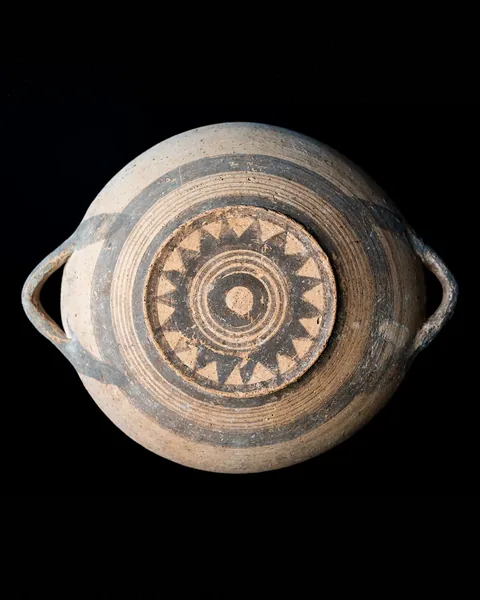 White Painted Plate with a Sawtooth Star on the Underside