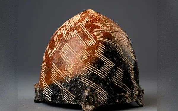 Black-topped Red Polished Tulip Bowl with Incised Hatched Lattice