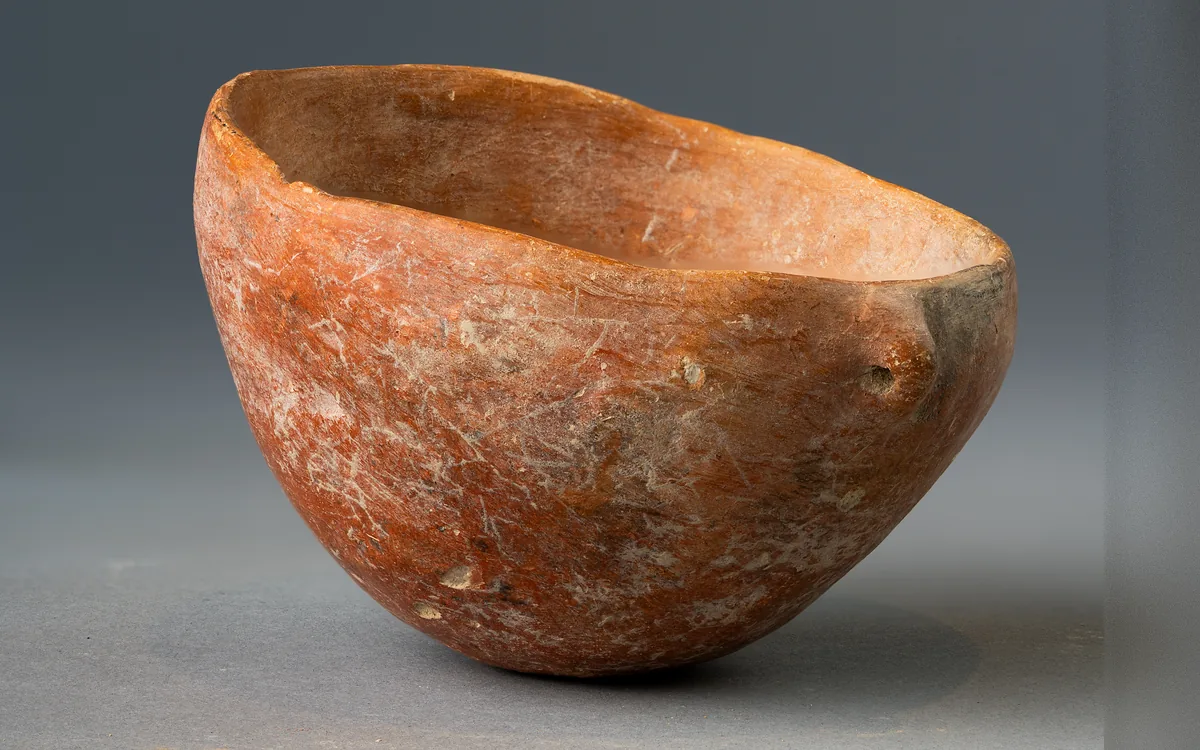 Red Polished Bowl with Pierced Knob Lug
