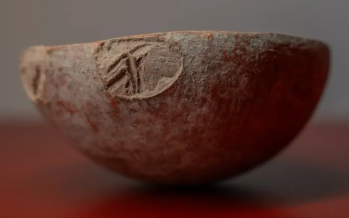 Red Polished Bowl with an Incised Mark
