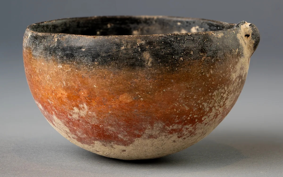 Black-topped Red Polished Bowl with Pierced Knob Lug