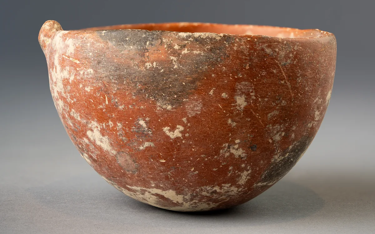 Mottled Red Polished Knob-Lug Bowl