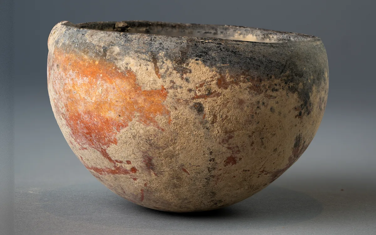 Black-topped Red Polished Hemispherical Bowl