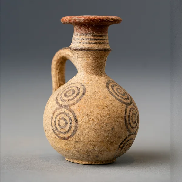 Bichrome IV Handle-Ridge Juglet with Rows of Concentric Circles