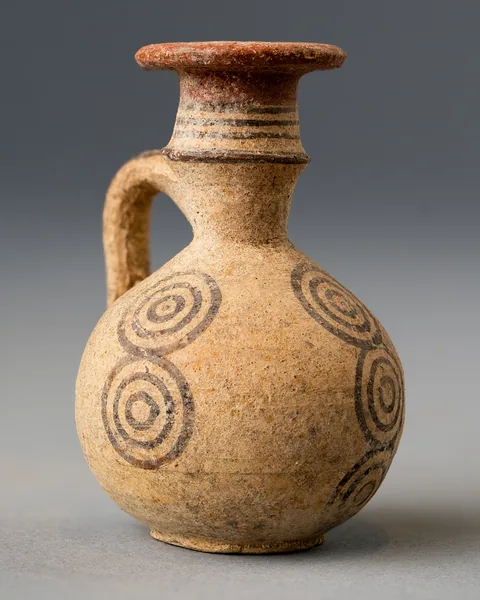 Bichrome IV Handle-Ridge Juglet with Rows of Concentric Circles