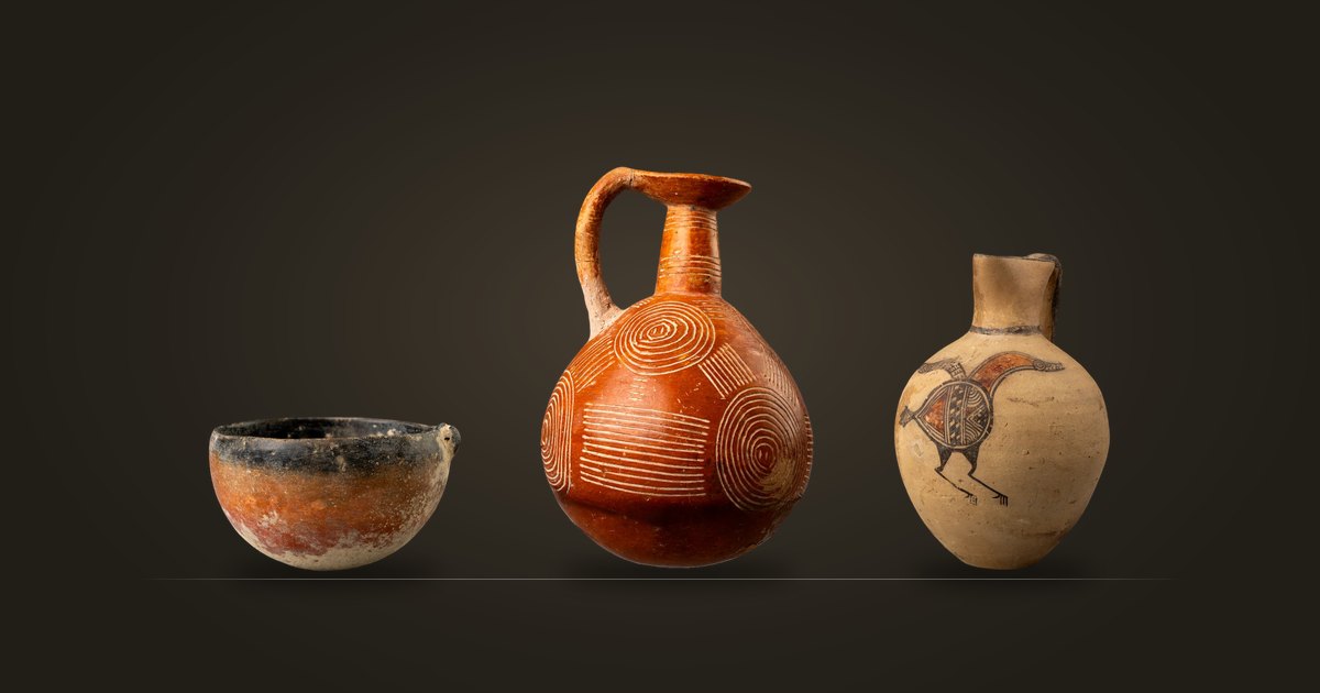 Three Cypriot pots from the Drakopoulos Collection on a dark plinth