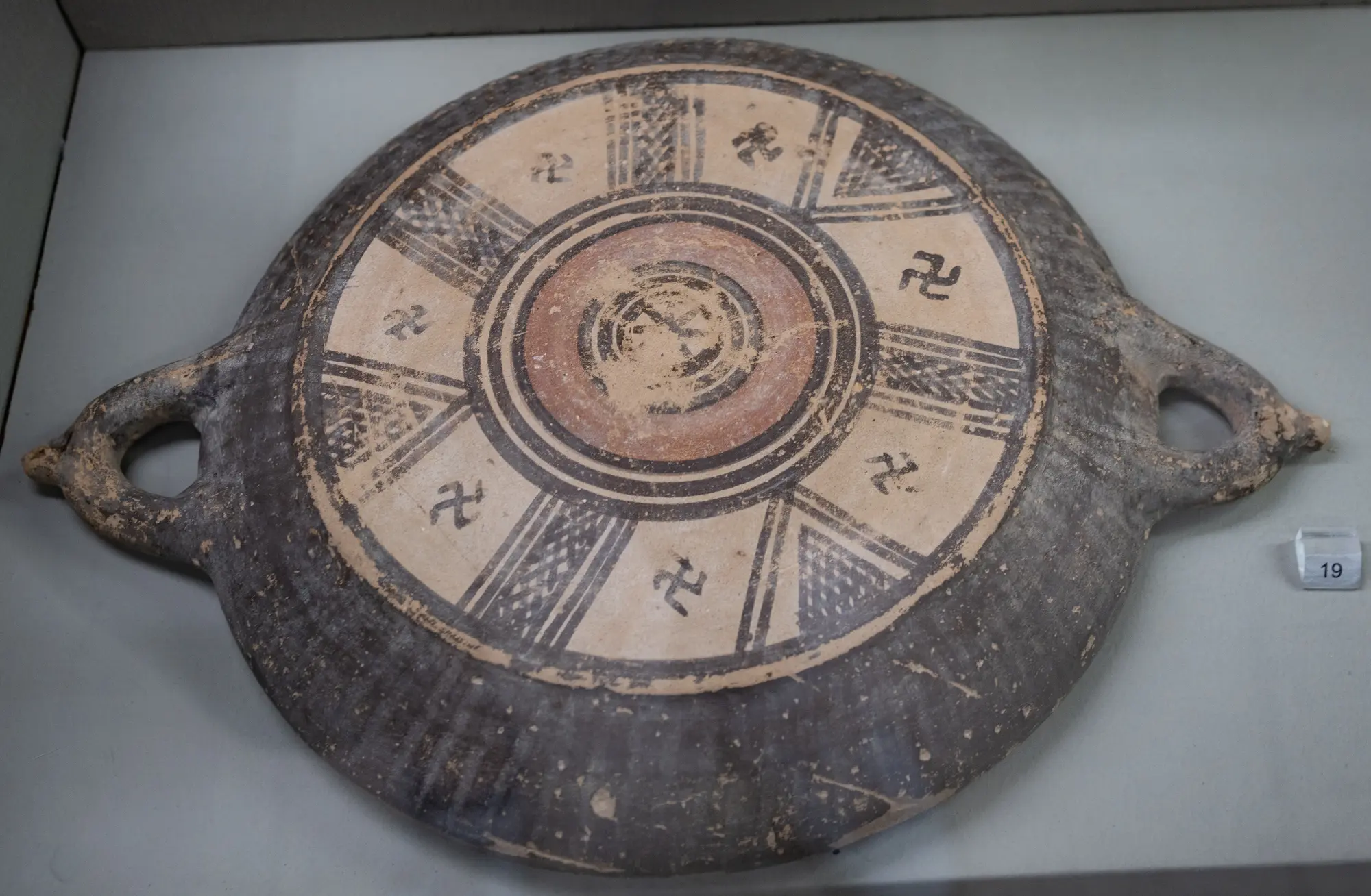 Bichrome Dish, Archaic I Cypriot