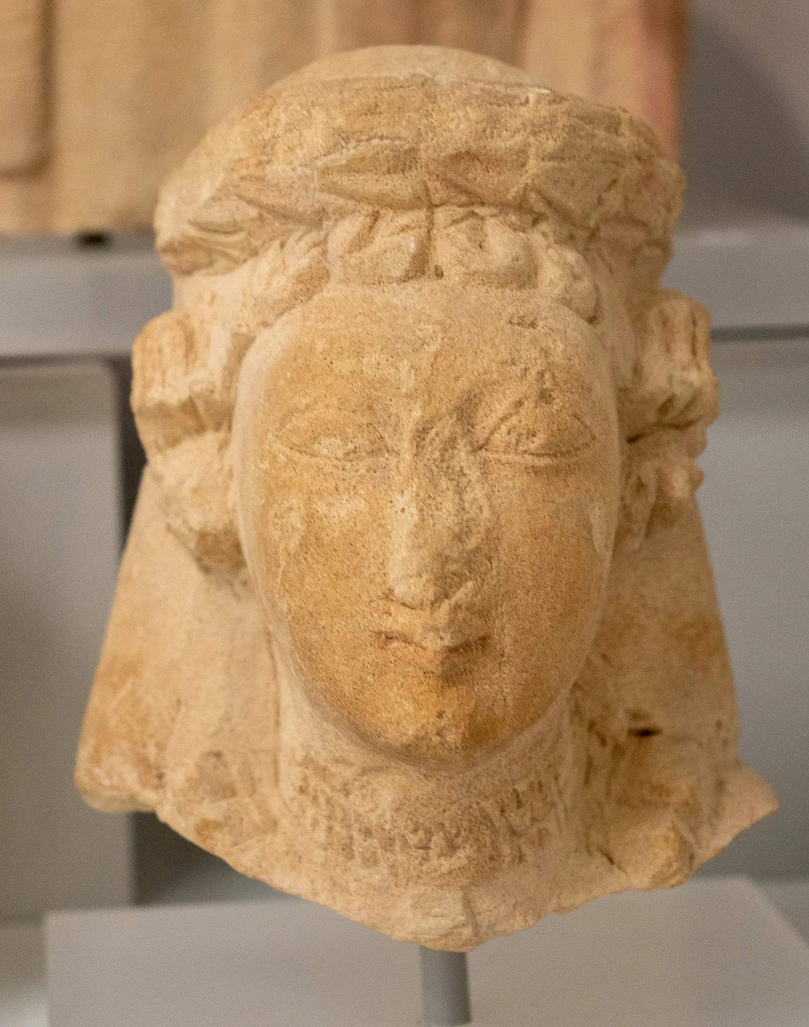 Limeston head, Archaic II Cypriot statue