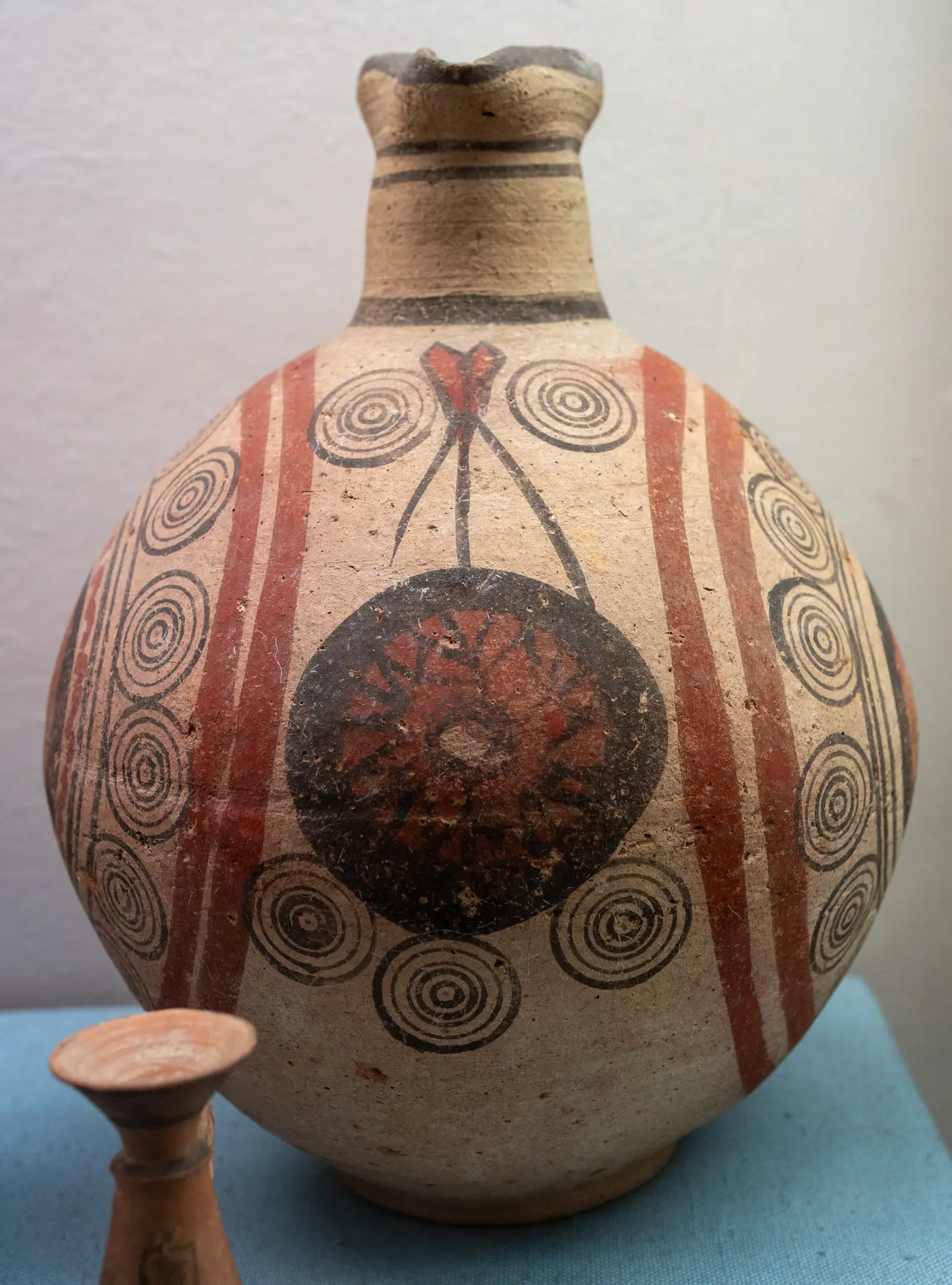 Bichrome Oinochoe, Archaic I Cypriot jug