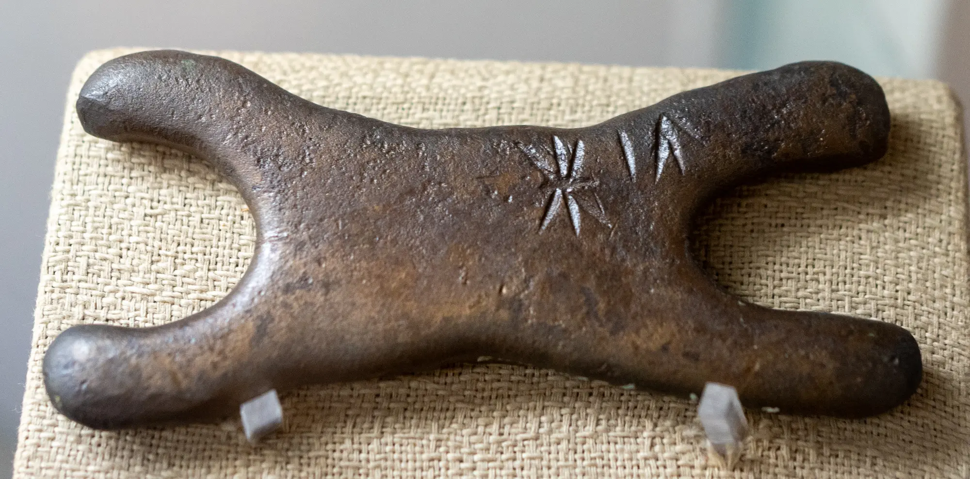 Cypro-Syllabic Script on Ingot, Geometric Cypriot