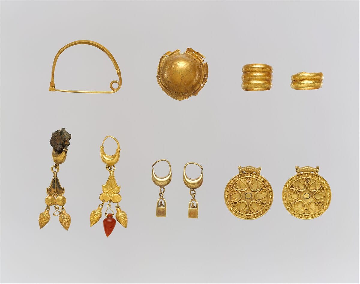 Gold roundel of bulbous form, Late Bronze Age II Cypriot jewelry
