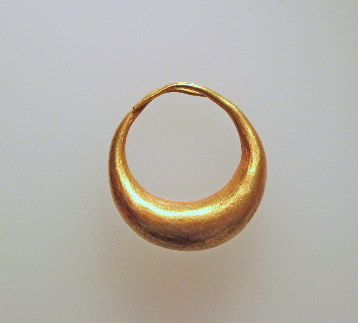 Earring of simple form, Bronze Age Cypriot jewelry