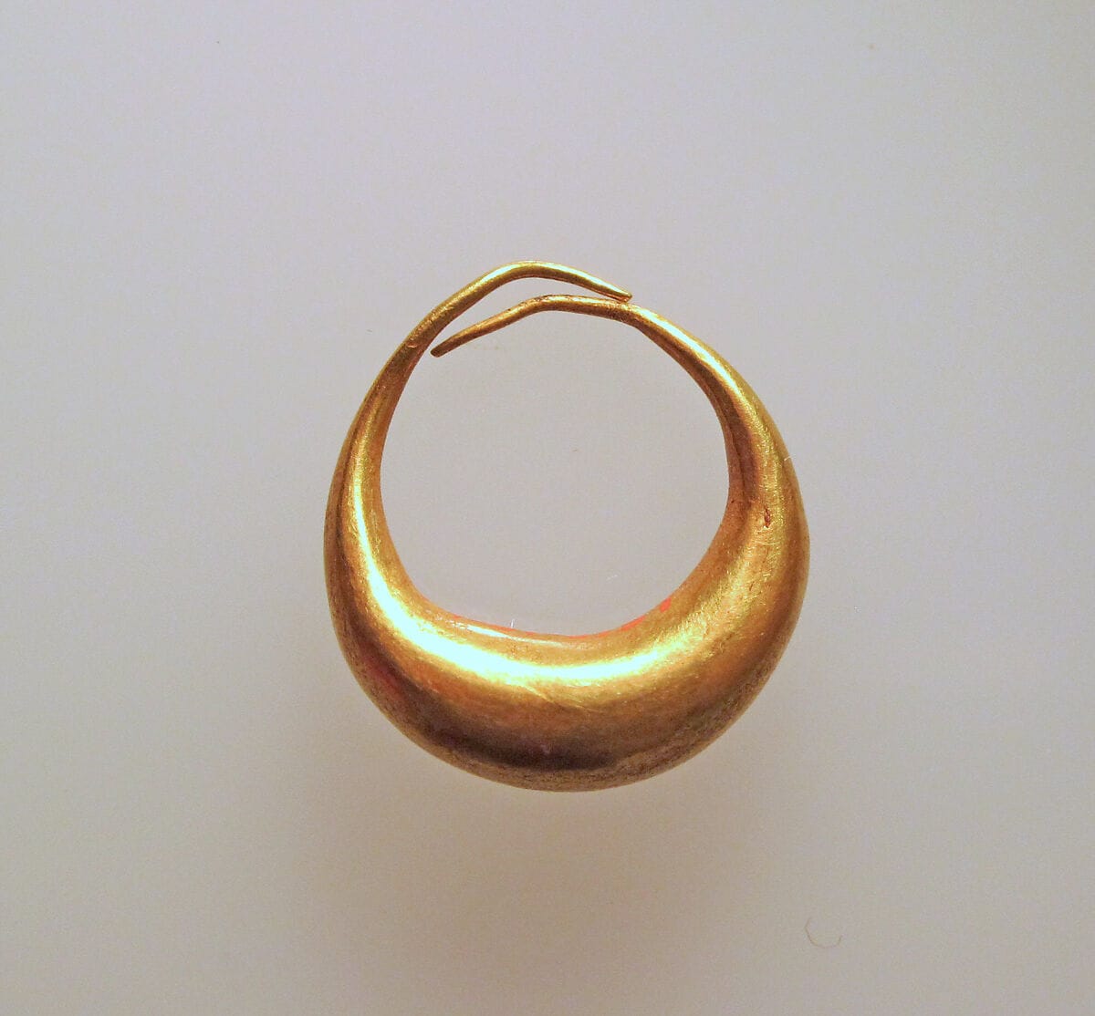 Earring of simple form, Bronze Age Cypriot jewelry