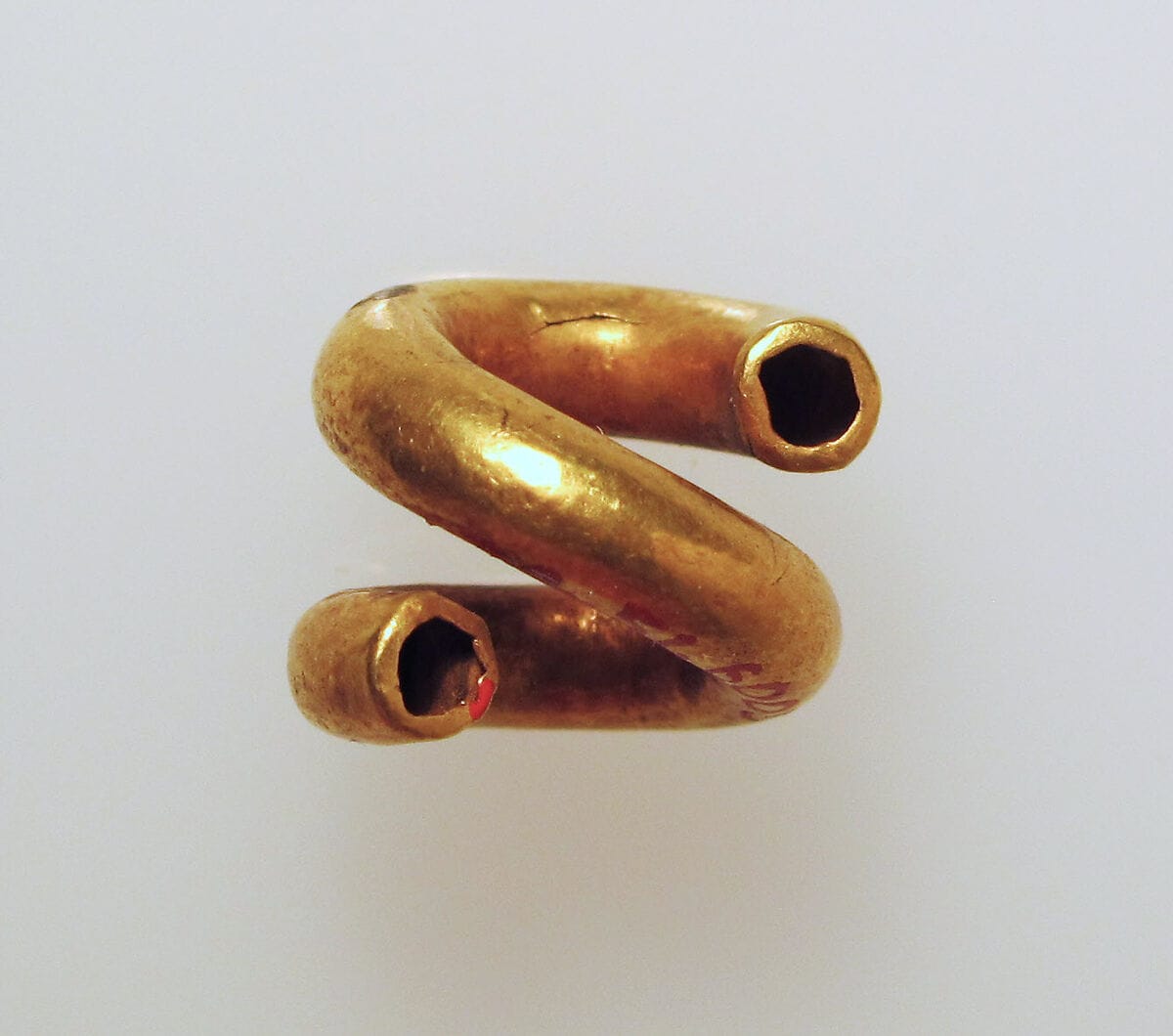 Gold and copper alloy spiral, Archaic II Cypriot jewelry