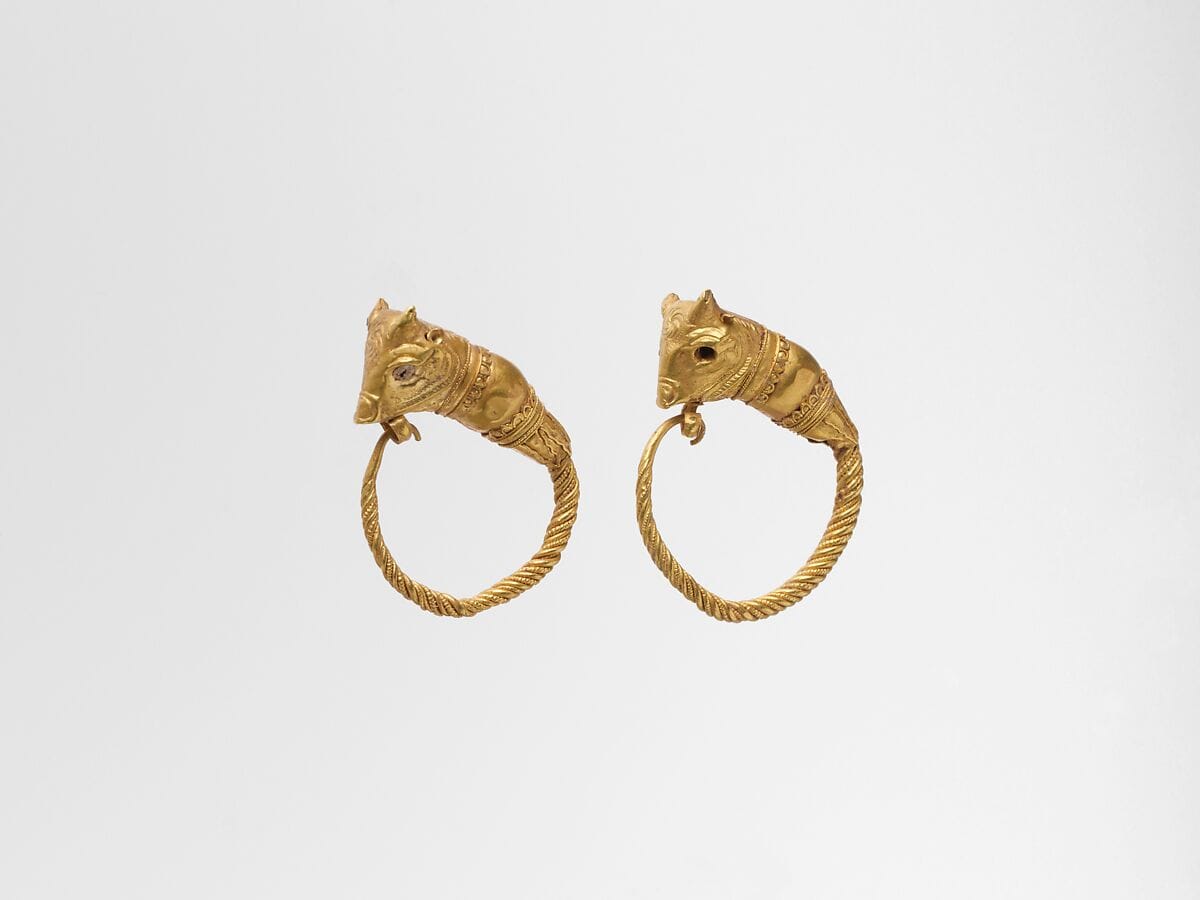 Gold earring with head of a bull, Hellenistic Cypriot jewelry