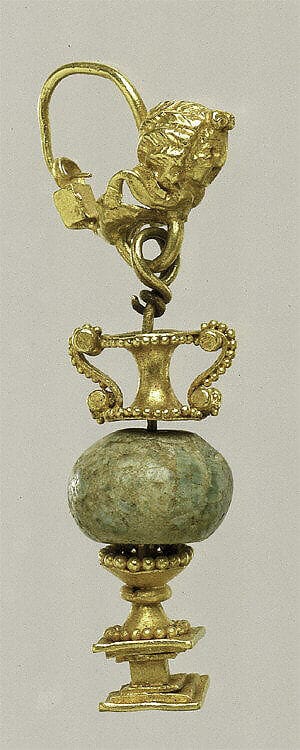 Gold and beryl earring, Hellenistic Cypriot jewelry