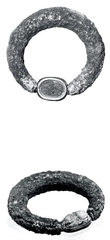 Silver swivel ring with engraved stone, Archaic II Cypriot jewelry
