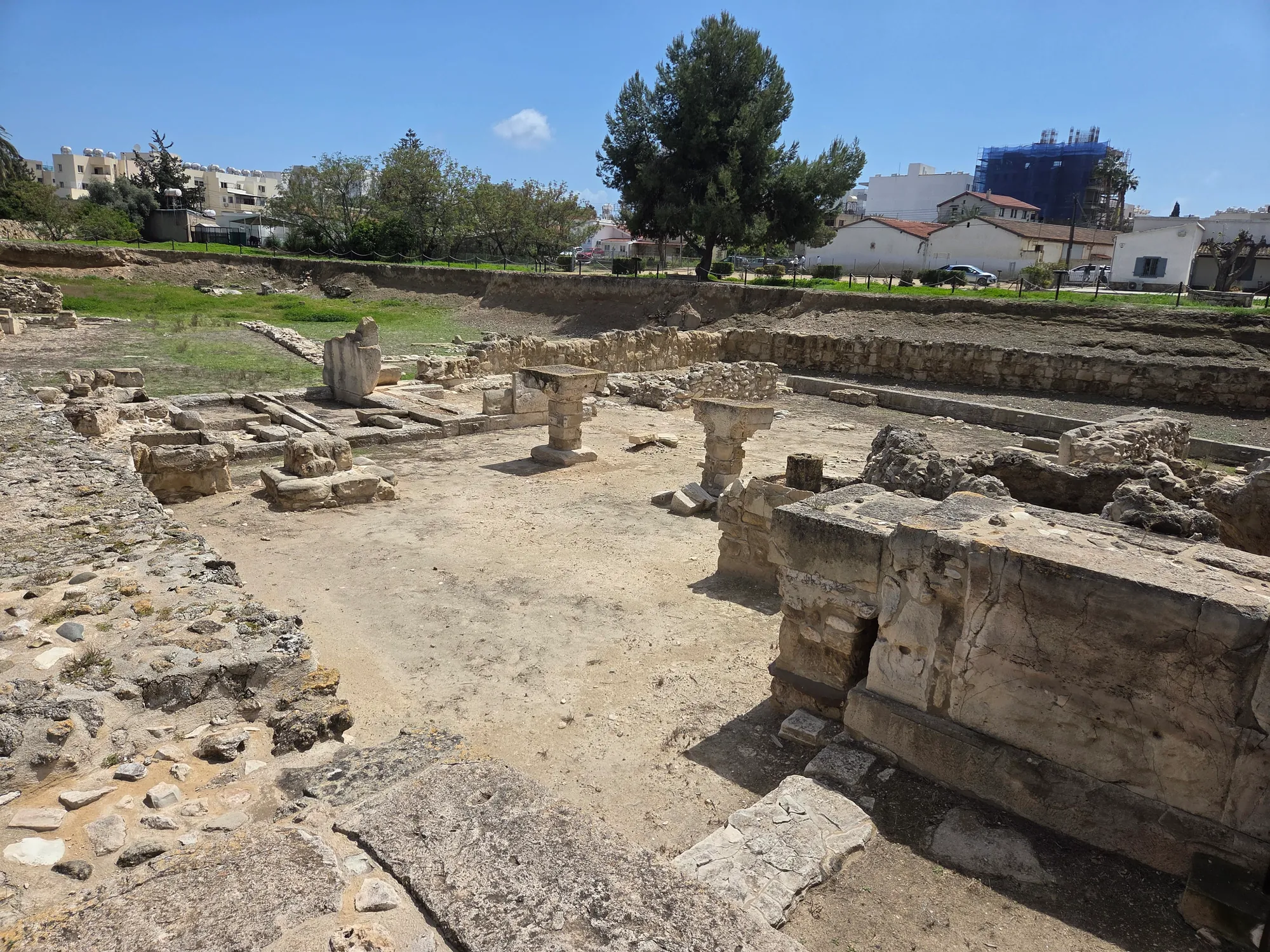 Stone bases and a large squared block on a floor in the sacred quarter at Kition-Kathari, Larnaca. Photo: Jaba1977, CC BY-SA 4.0, via Wikimedia Commons