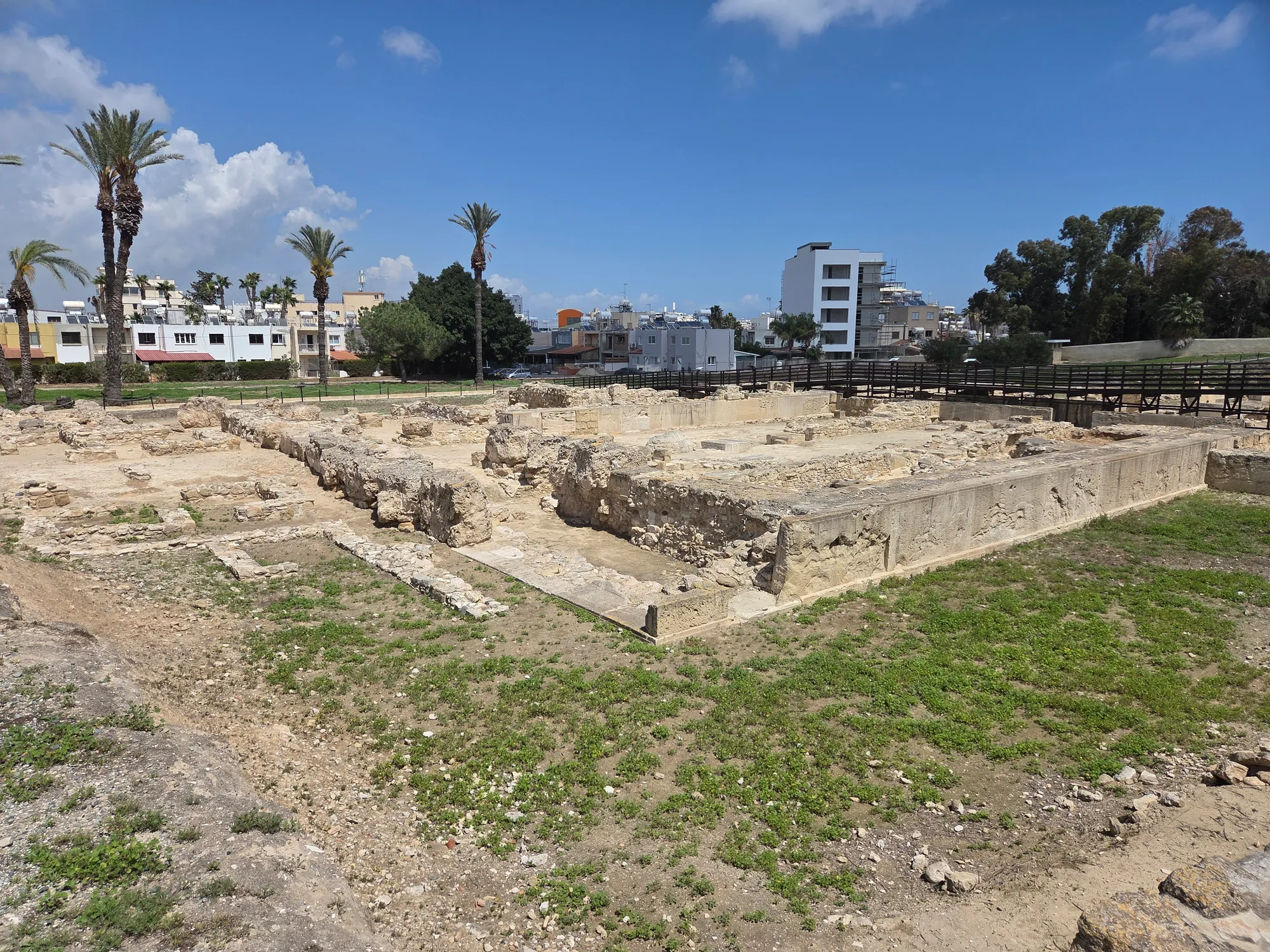 Wall of squared blocks and rubble foundations of a temple building at Kathari, Kition, where almost all excavation of the Late Bronze Age town has taken place. Photo: Jaba1977, resized, CC BY-SA 4.0, via Wikimedia Commons
