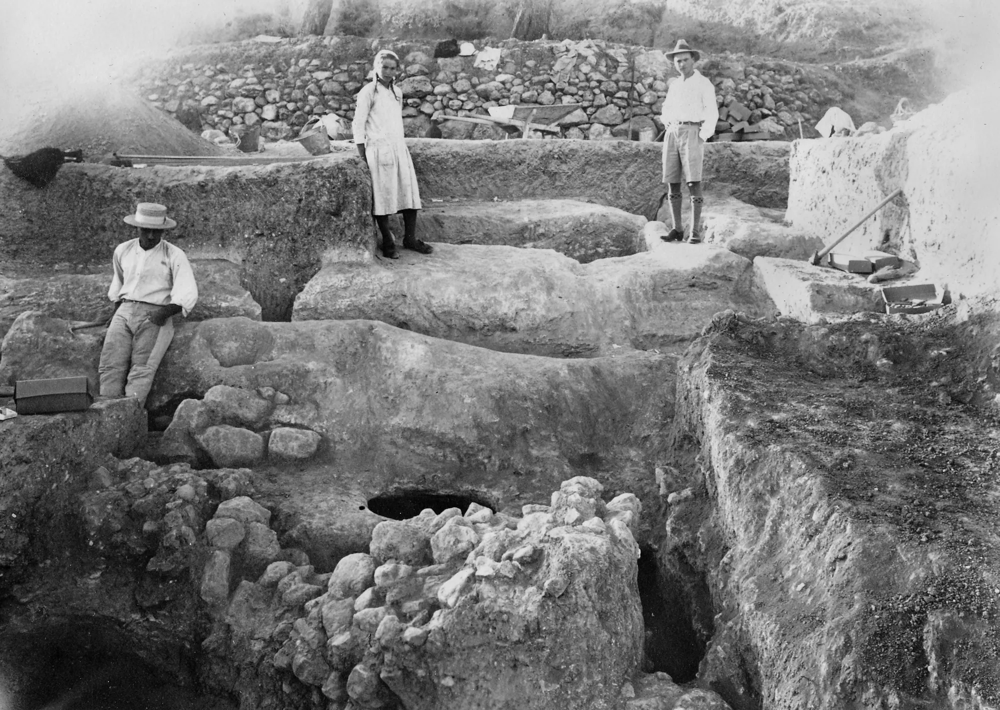 The Swedish Cyprus Expedition excavating the settlement at Lapithos-Plakes in 1927 (photo: John Lindros, Swedish Cyprus Expedition, Medelhavsmuseet, CC0, via Wikimedia Commons)
