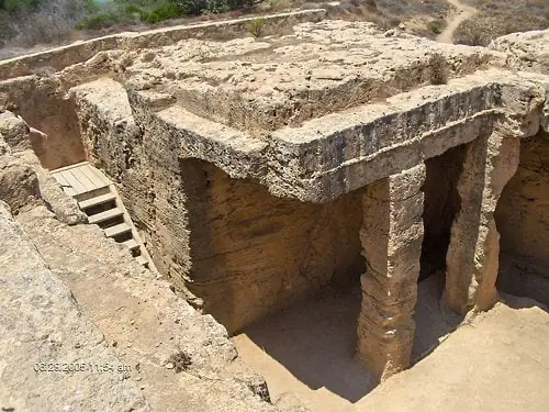 Makronissos Tombs