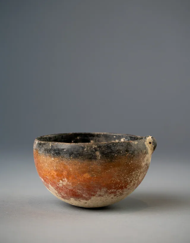 Black-topped Red Polished Bowl with Pierced Knob Lug