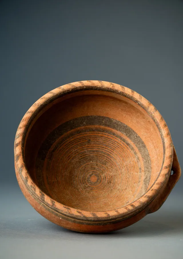 Black-on-Red One-Handled Bowl with Wavy-Line Rim